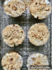 Almond Joy Tadında Sütsüz Cupkekler 10 Topping Almond Joy cupcakes with almonds