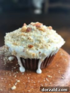 Almond Joy Tadında Sütsüz Cupkekler 11 Finished dairy-free Almond Joy cupcakes ready to eat